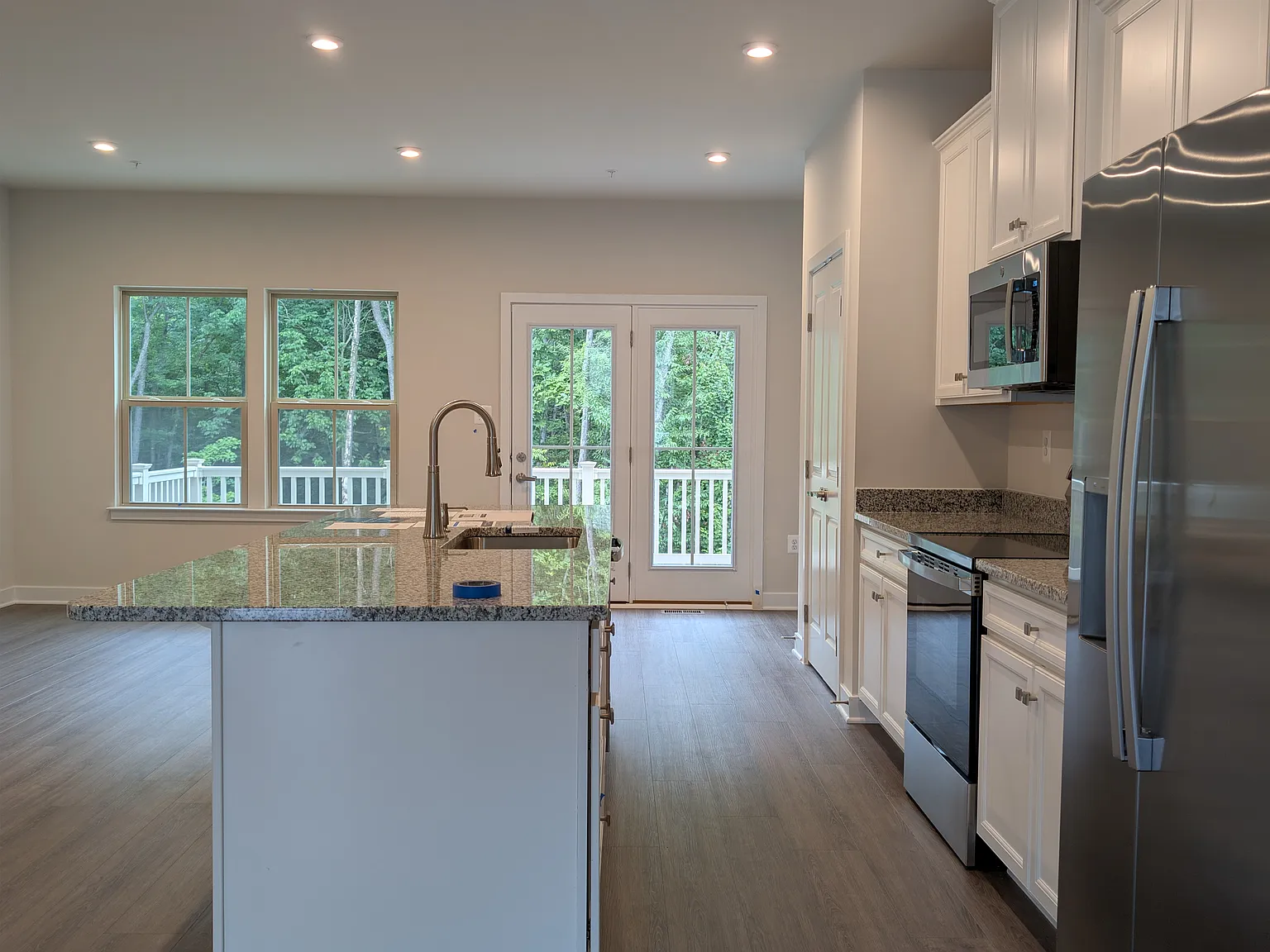 4 bed, 3.5 bath, 2440 sqft, $3,050 — Photo 3