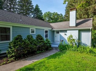 90 Memorial Dr, Amherst, MA 01002
