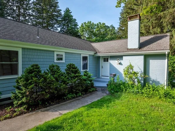 90 Memorial Dr, Amherst, MA 01002
