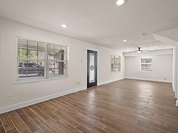 3rd image of 10106 Burman St