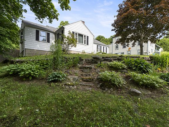 5th image of 10 Blaine Avenue