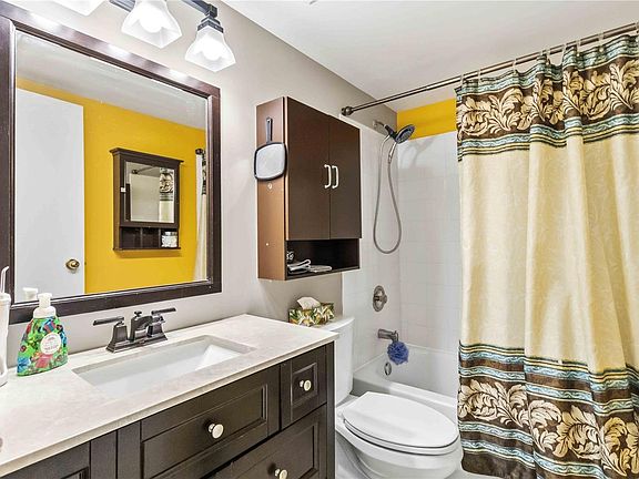 5th image of 535 Manchester Rd #209