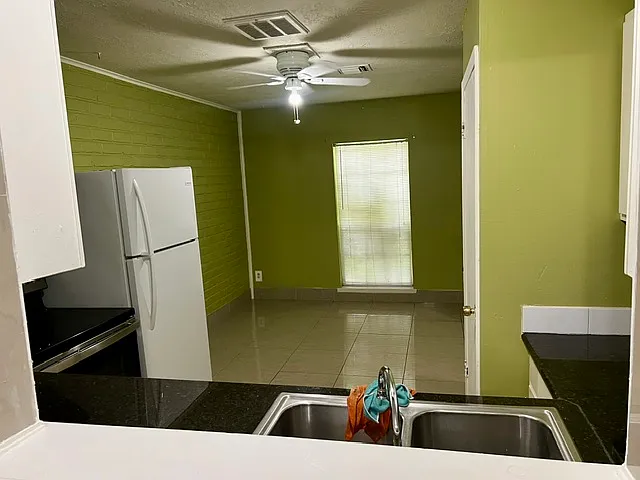 8372 Leamont Dr — Photo 45