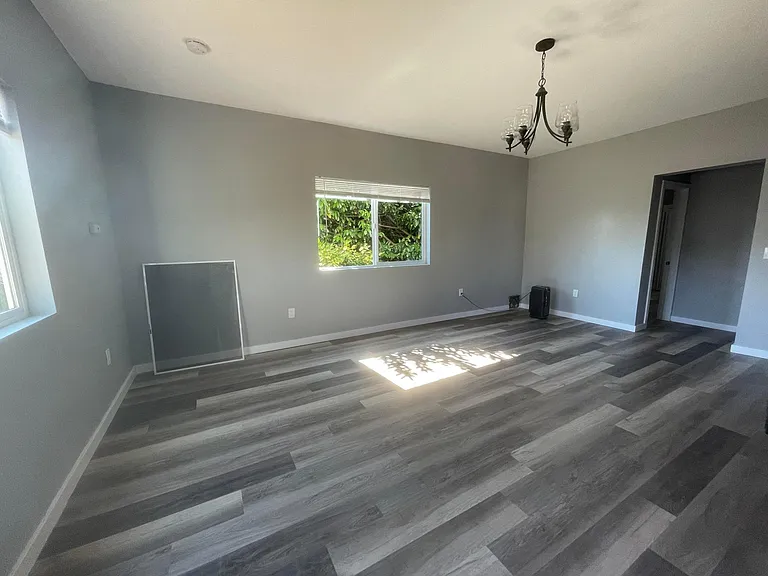 212 W 5th St #1 — Photo 3