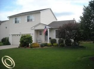 352 Ivylawn Dr, Whitmore Lake, MI 48189