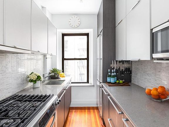 2nd image of 210 W 21st St APT 2RW