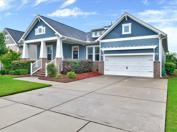 313 Lucky Ribbon Ln, Holly Springs, NC 27540