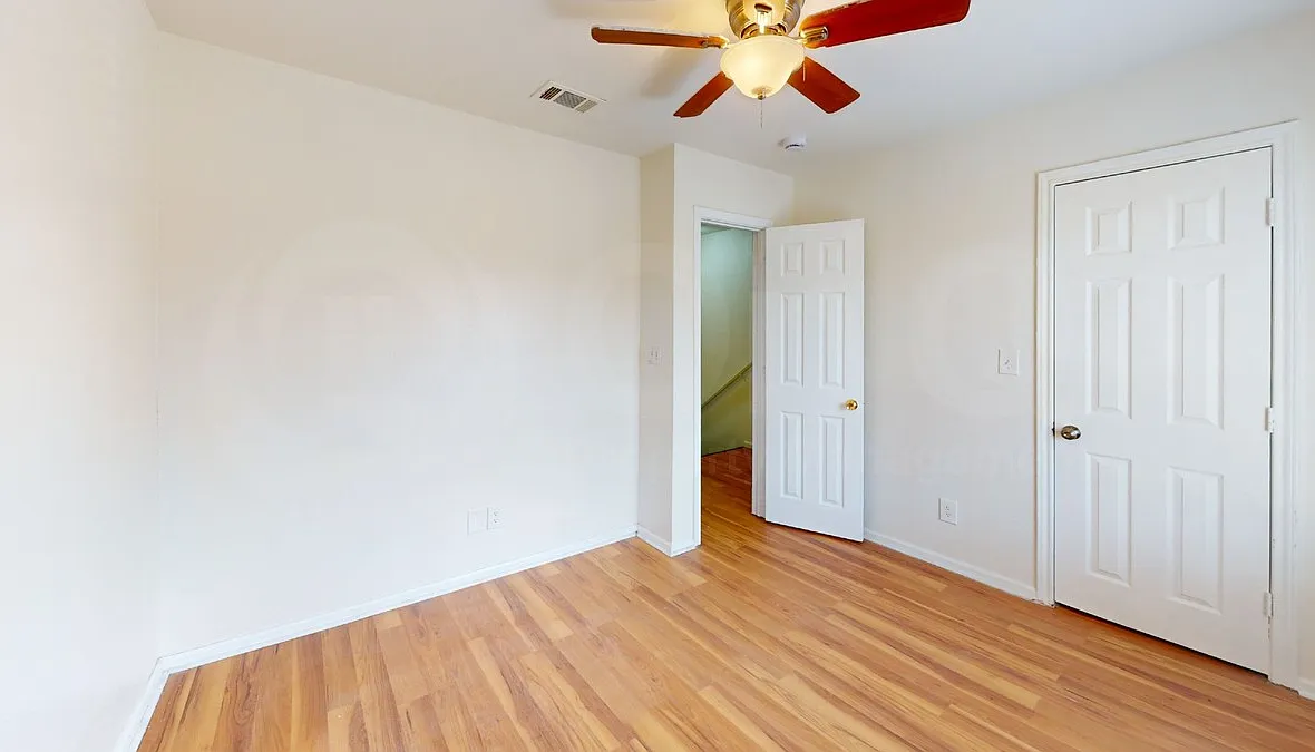 2 bed, 1.5 bath, 780 sqft, $1,299 — Photo 3