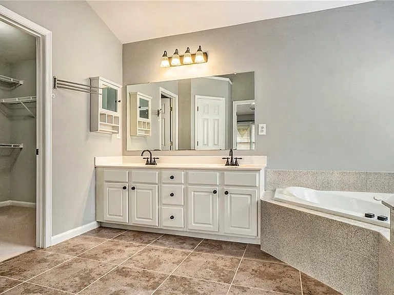 4893 Delford Ct SE — Photo 15