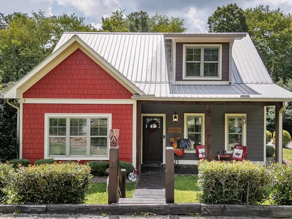 584 Ada St, Blue Ridge, GA 30513