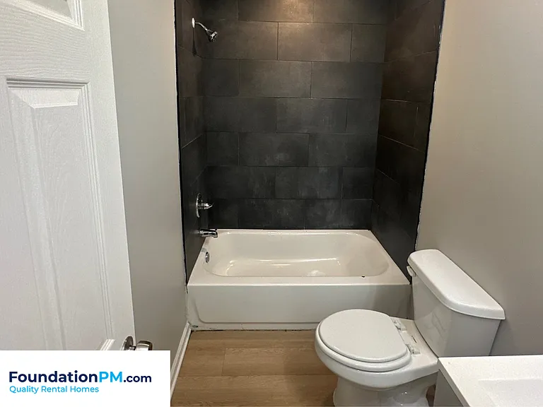 3751 Oak Lake Ln — Photo 16