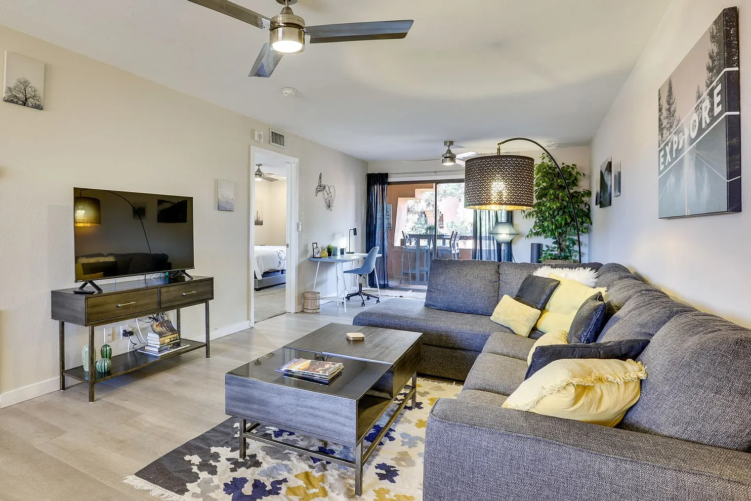 1 bed, 1.0 bath, 839 sqft, $2,161 — Photo 1