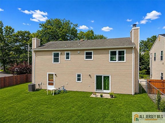 3rd image of 66 Edison Ave