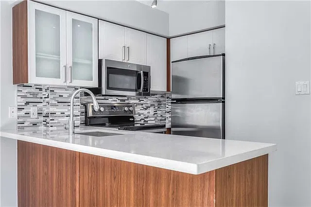 27 Canniff St - 511 — Photo 3