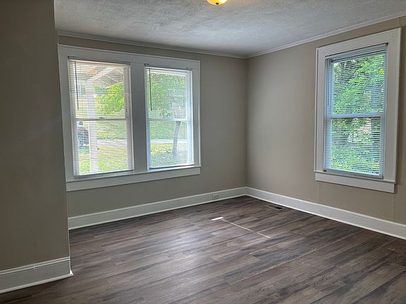 4th image of 975 Old Charlotte Rd