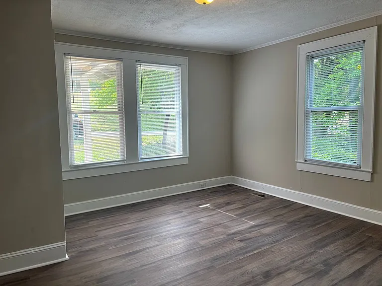 975 Old Charlotte Rd — Photo 4