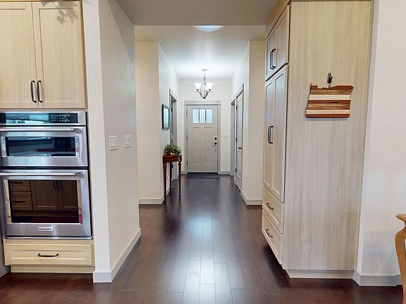 3rd image of 1074 Hamilton St