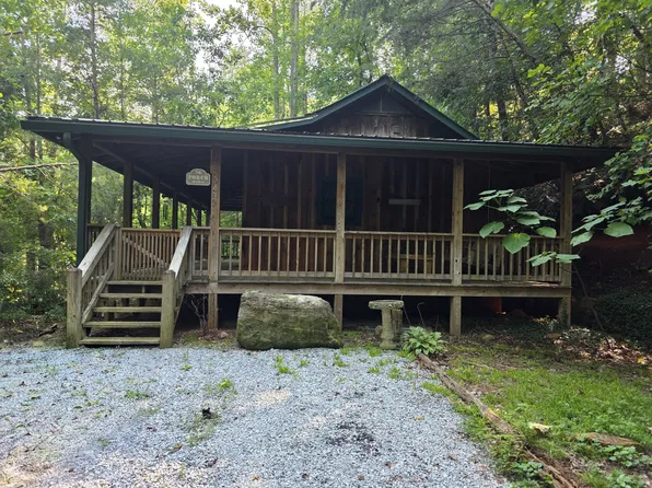 581 Valley St, Clayton, GA 30525