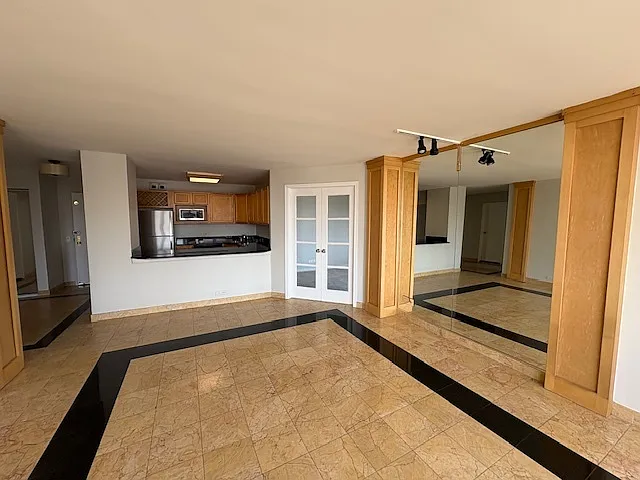 525 W Hawthorne Pl #1907 — Photo 9