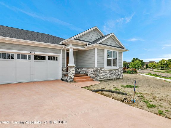 3rd image of 637 Aquila Dr