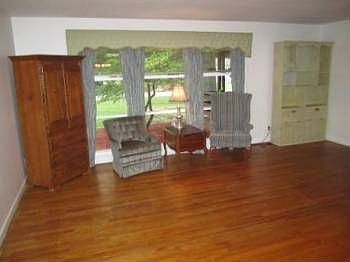 2nd image of 389 W Cole Ave