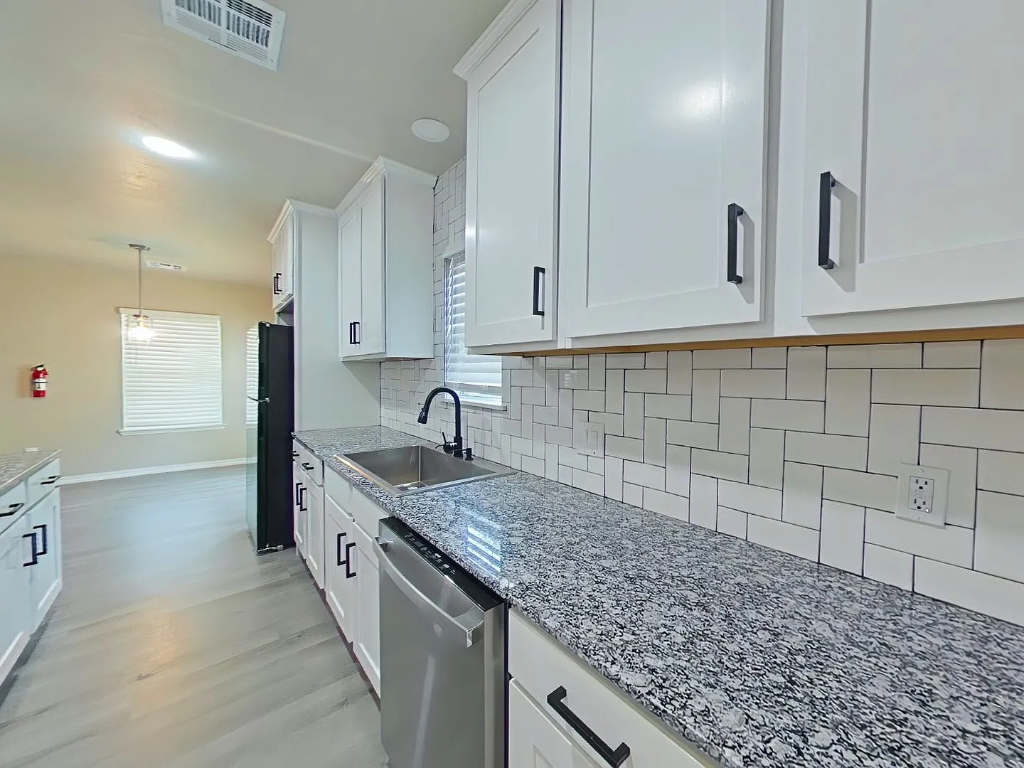 1720 NW Cherry — Photo 3