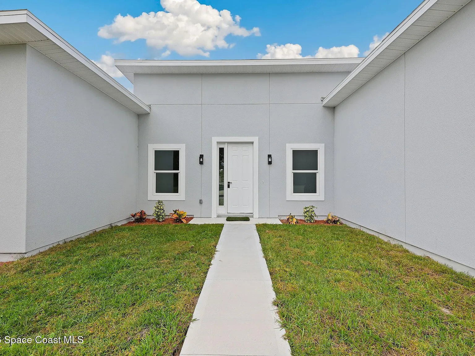 4 bed, 3.0 bath, 2155 sqft, $2,650 — Photo 2