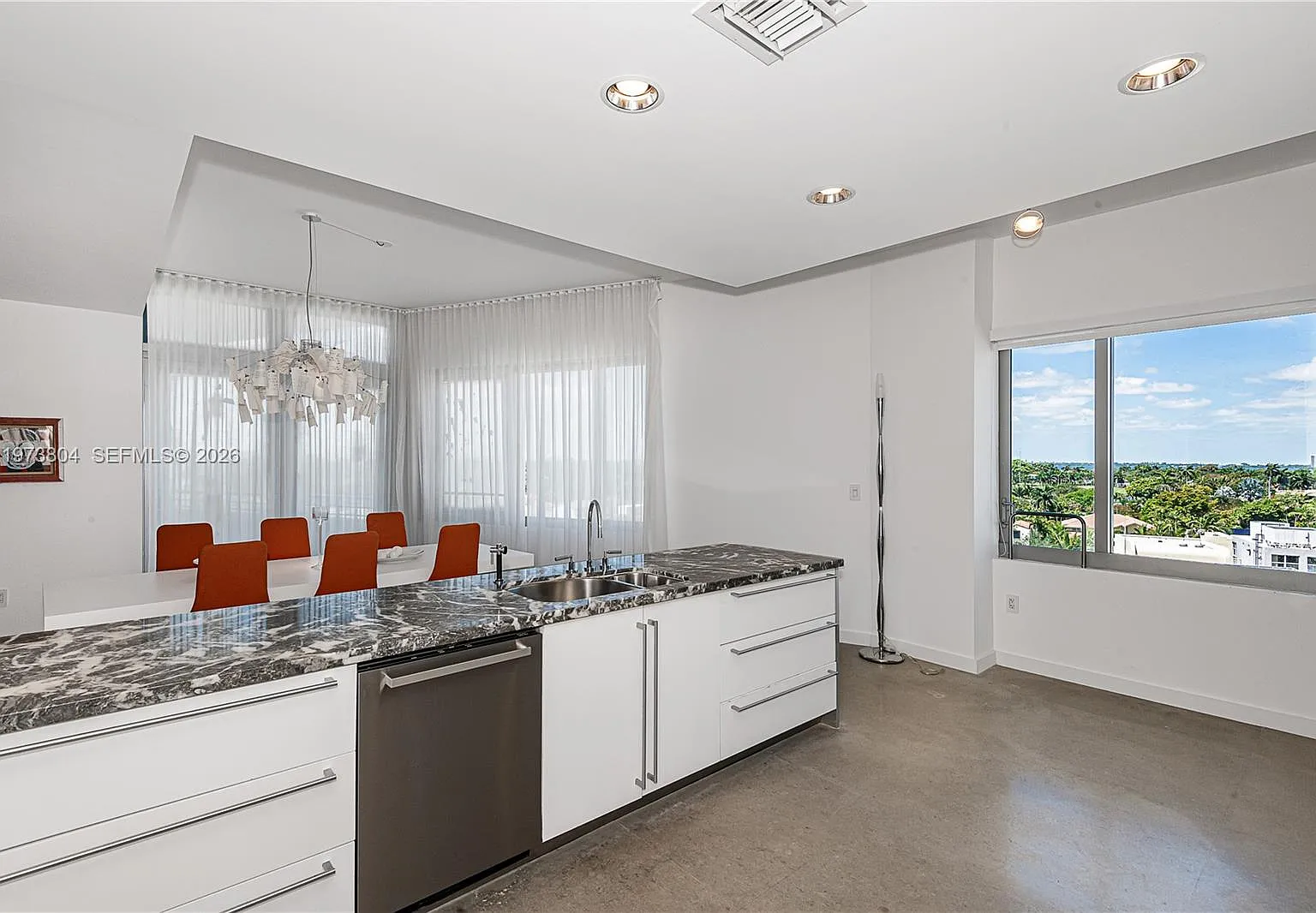 3 bed, 3.5 bath, 2395 sqft, $15,000 — Photo 3