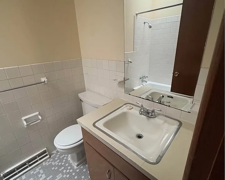 1258 E Elm St #13 — Photo 10