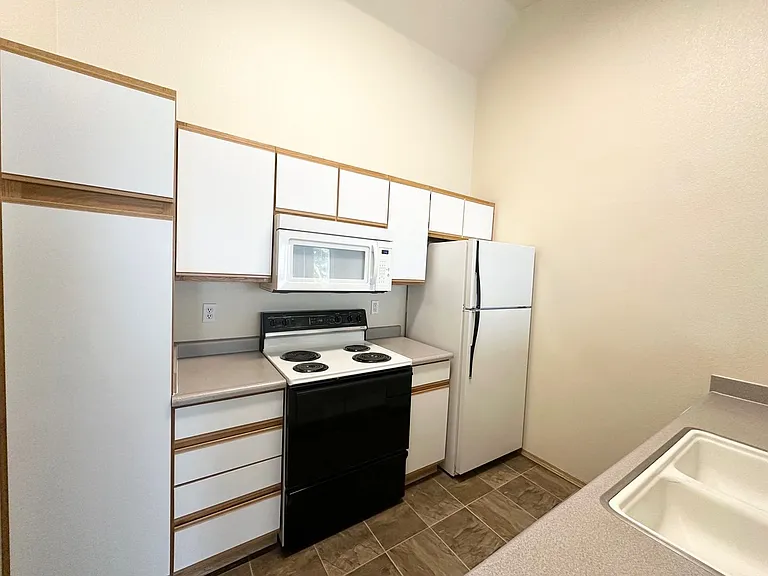 10697 W Halstead Ln #201 — Photo 11