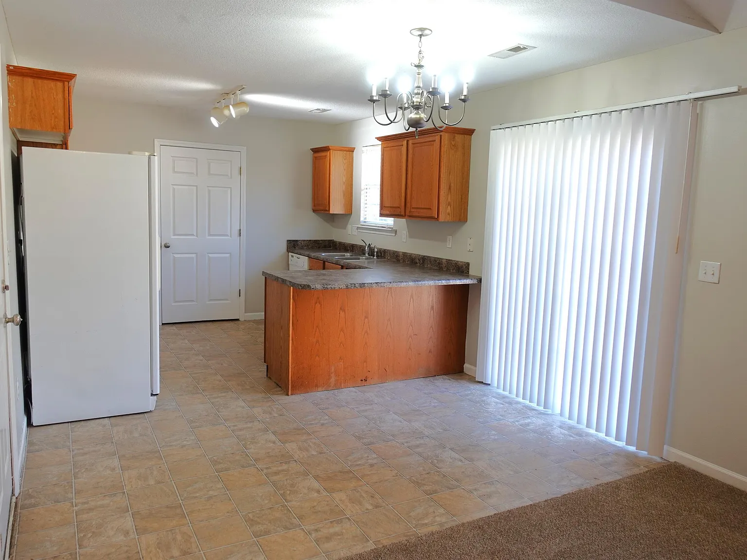 Stockbridge Drive 139 - 01 — Photo 2