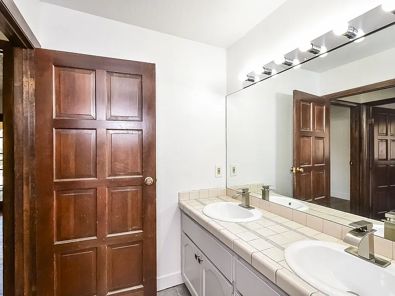 2413 Plaza Del Grande — Photo 28