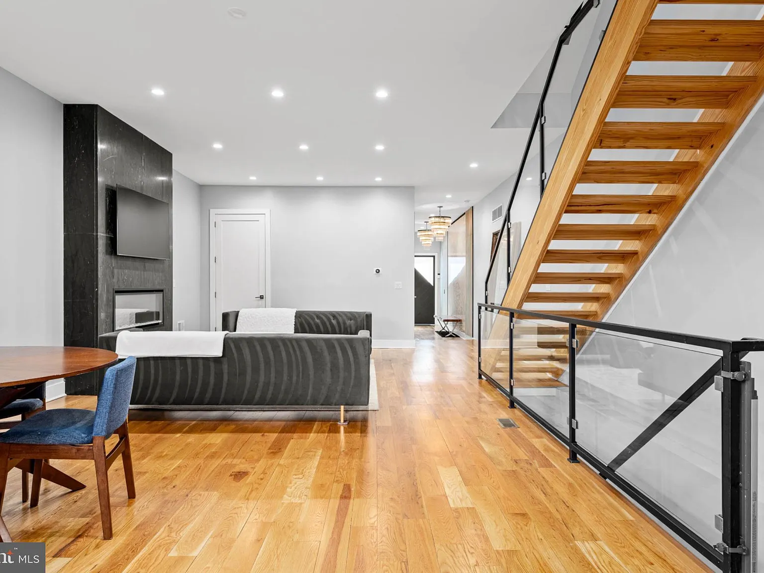 6 bed, 8.0 bath, 4768 sqft, $9,000 — Photo 4