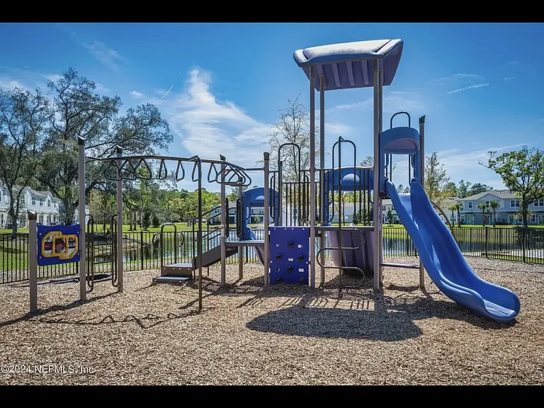 240 Pasadena Dr — Photo 33