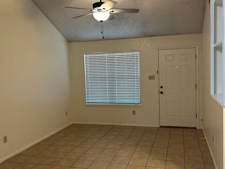28 Teakwood Ln — Photo 1