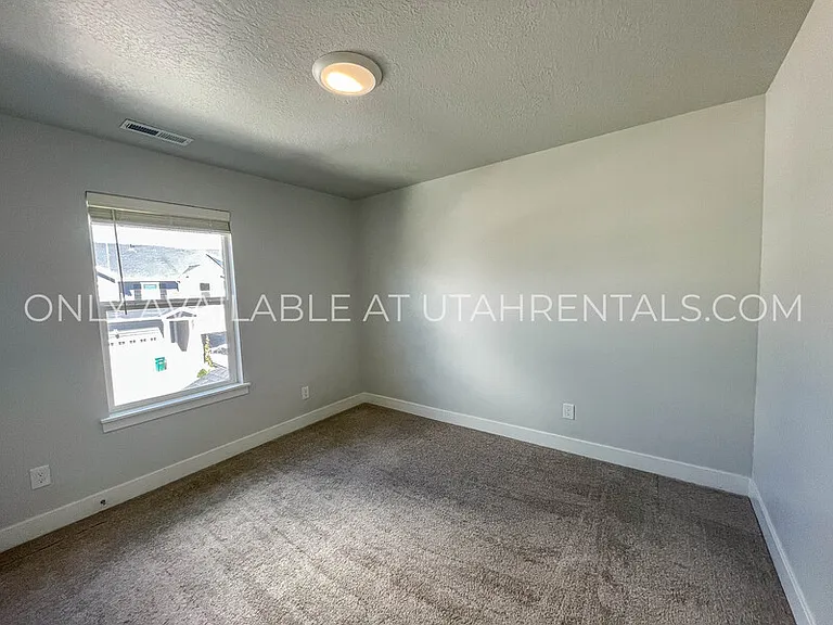 4237 W 2010 N — Photo 23