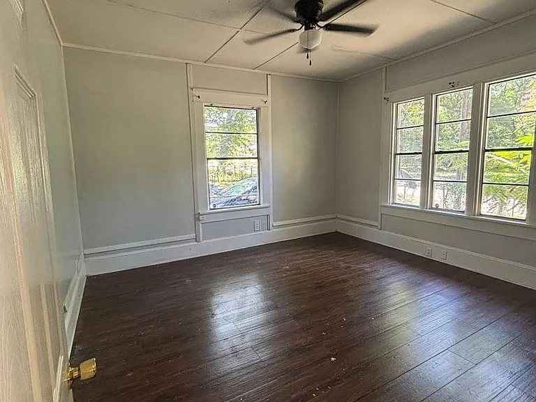 2560 Emery St — Photo 5