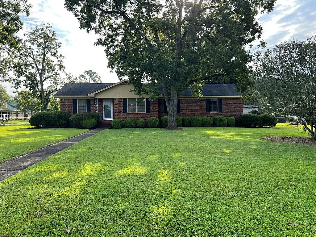 3 bed, 1630 sqft, $1,800 — Photo 1