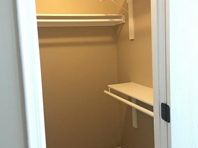 1733 Lawrence Ave — Photo 15