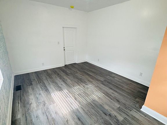 2nd image of 2848 N Illinois St