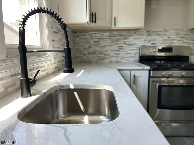 905 Sanford Ave #2 — Photo 4