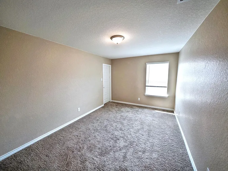 107 Kyle Cv — Photo 36