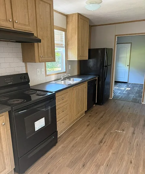 1110 Bentwood Dr — Photo 3
