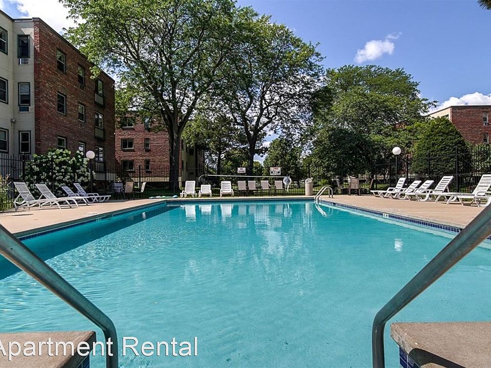 2nd image of 765 W Washington Ave #8637964