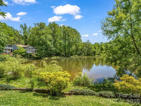 68 Lakeview Ct, Brevard, NC 28712