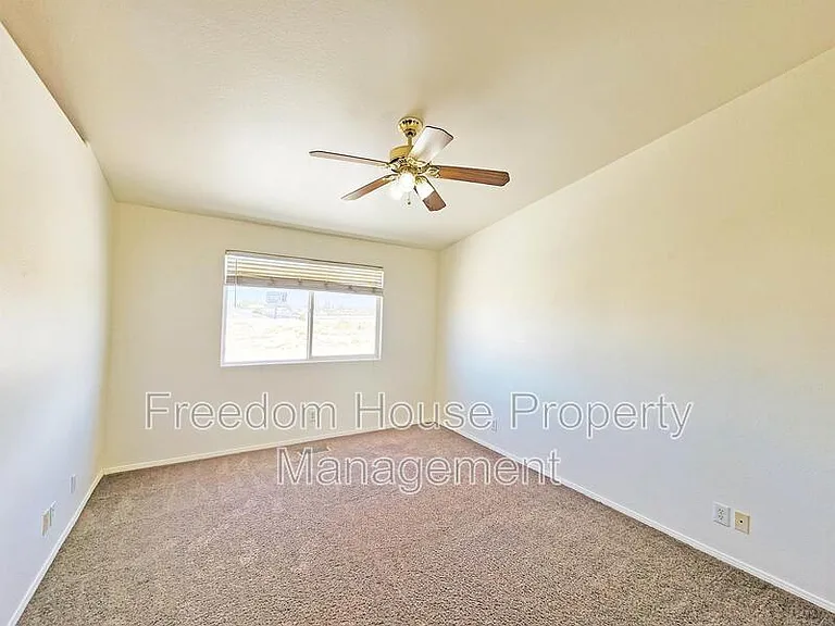 1080 Karen Ct #3 — Photo 21