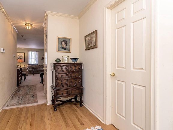 5th image of 140 Putney Ln #140