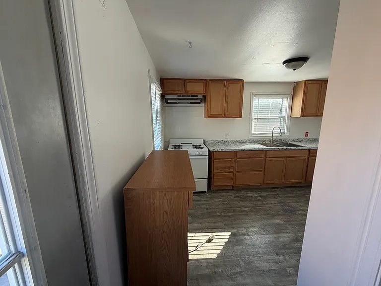 104-106 N Blair St #104 — Photo 10