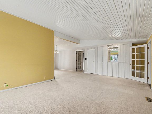4th image of 826 Whitehall Dr