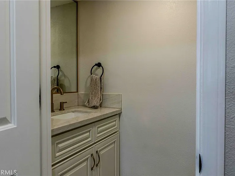 1042 Robinson Ct — Photo 28